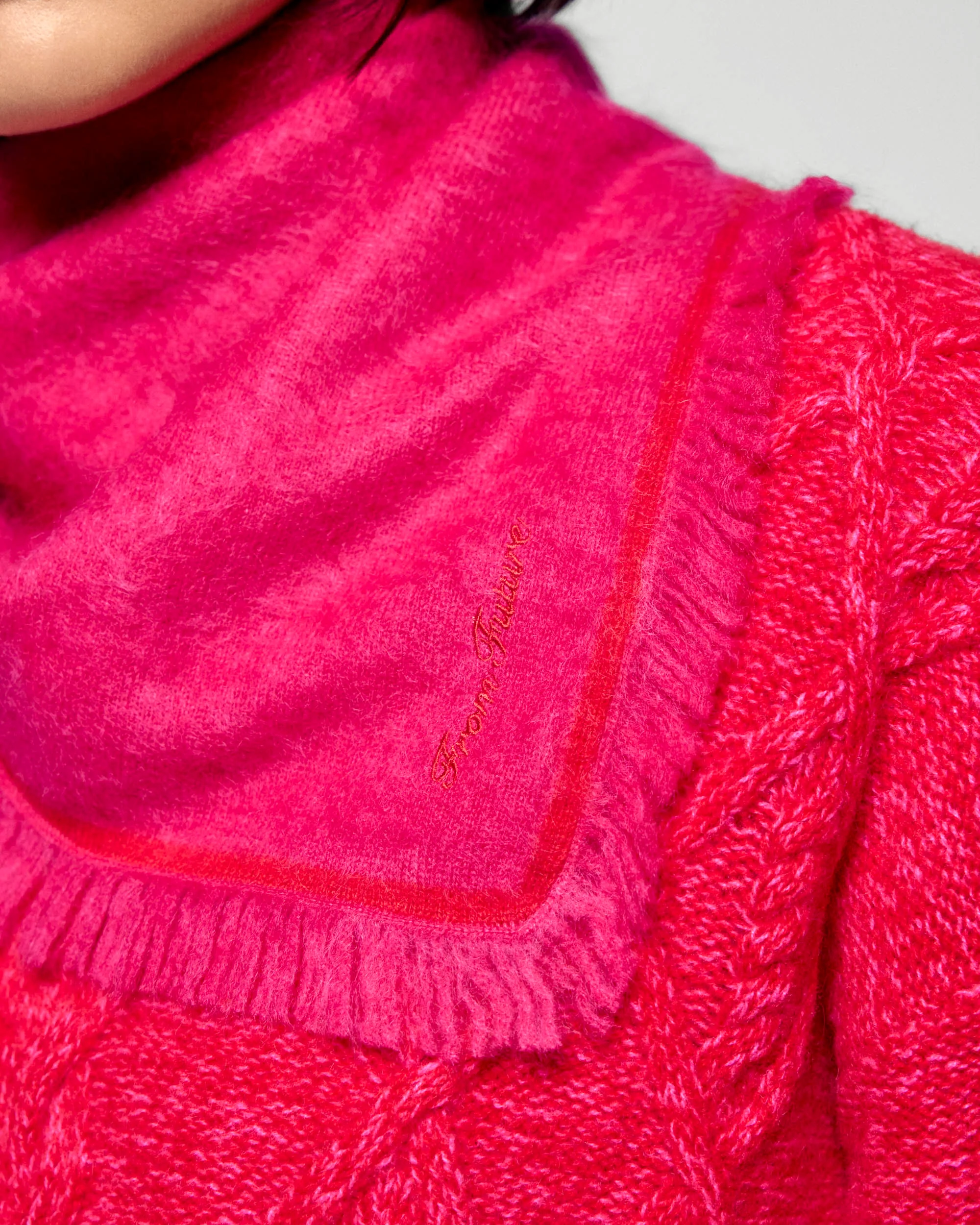 Regular Brushed Cashmere Scarf with Contrast Stripe (H25 / ACCESSOIRES / Raspberry Pink) - Image 2