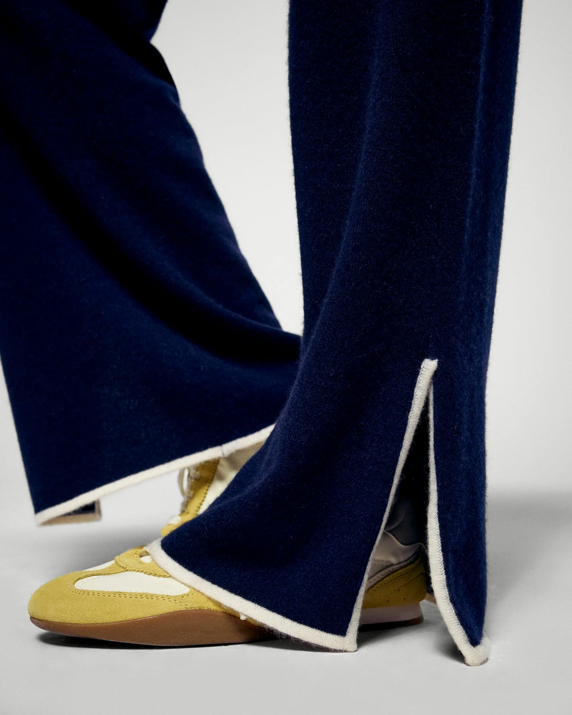 Wide Joggers (H25 / FEMME / Navy) - Image 4