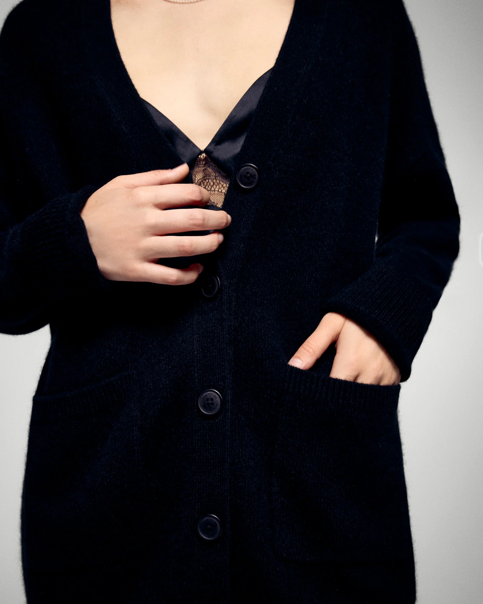 Cardigan sweater (H25 / FEMME / Black) - Image 4
