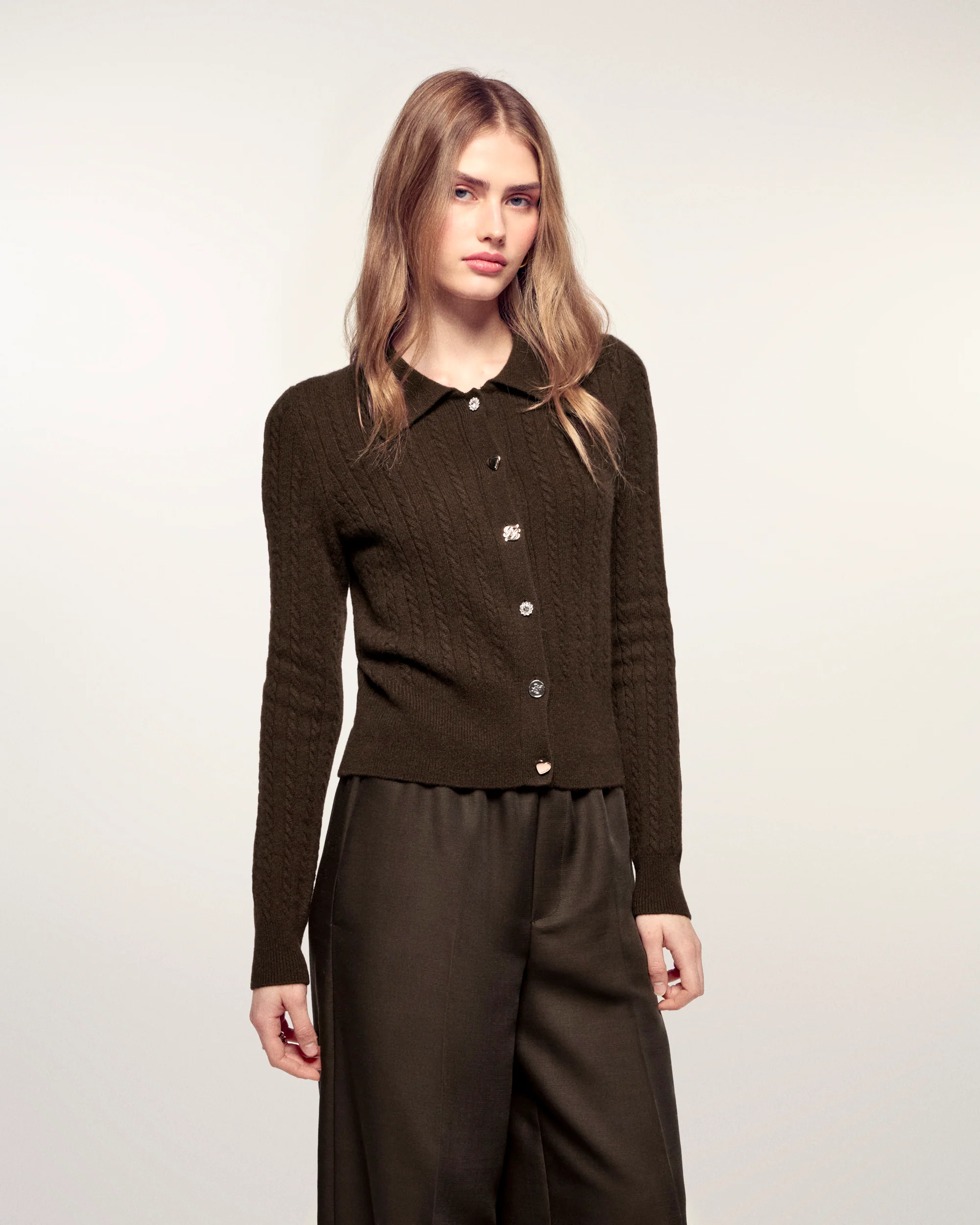 Fine Cable Knit Cardigan Novelty Buttons (S26/ FEMME/ Chocolat)