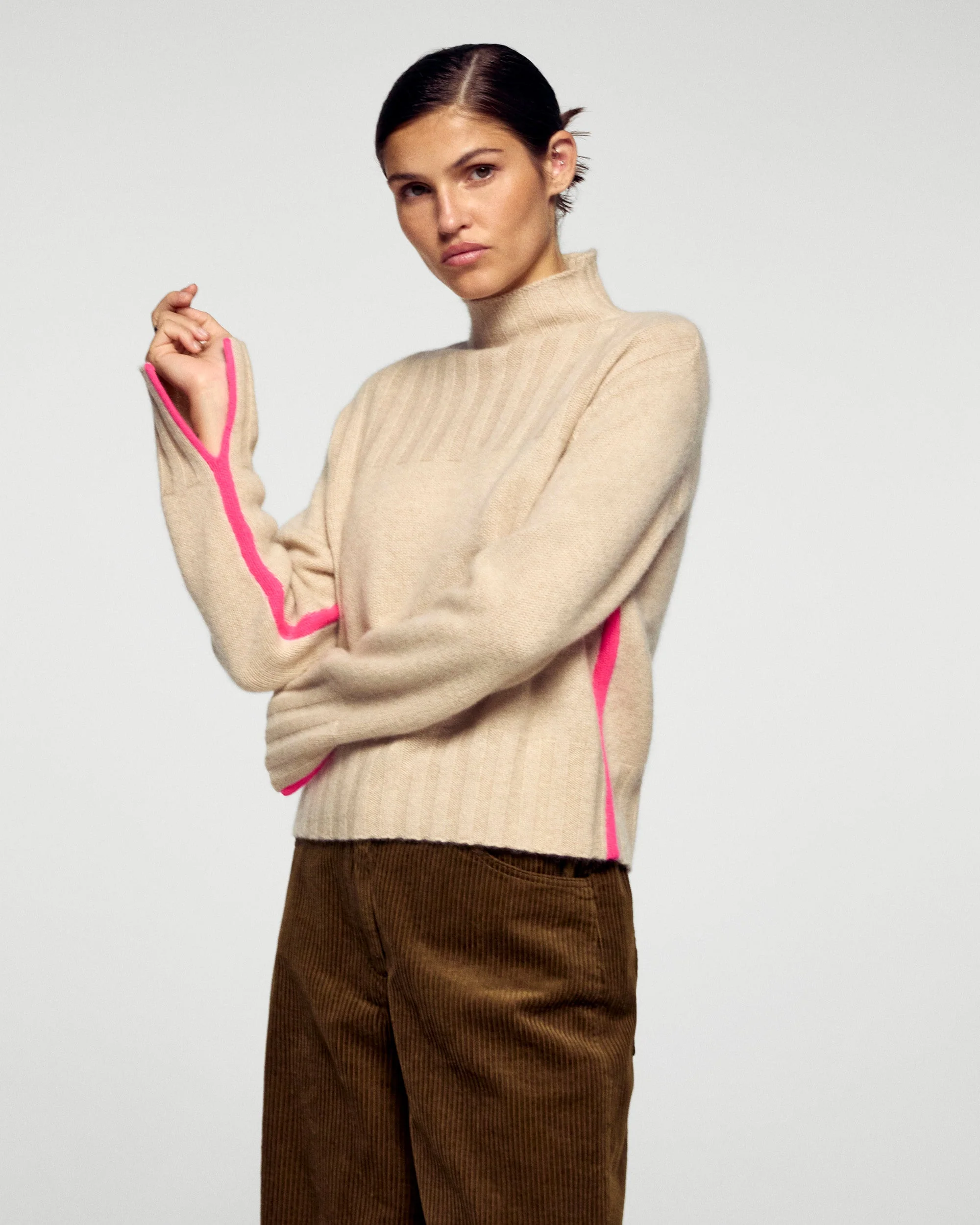 Mock Neck with Contrast Trims (H25 / FEMME / Heather Beige)