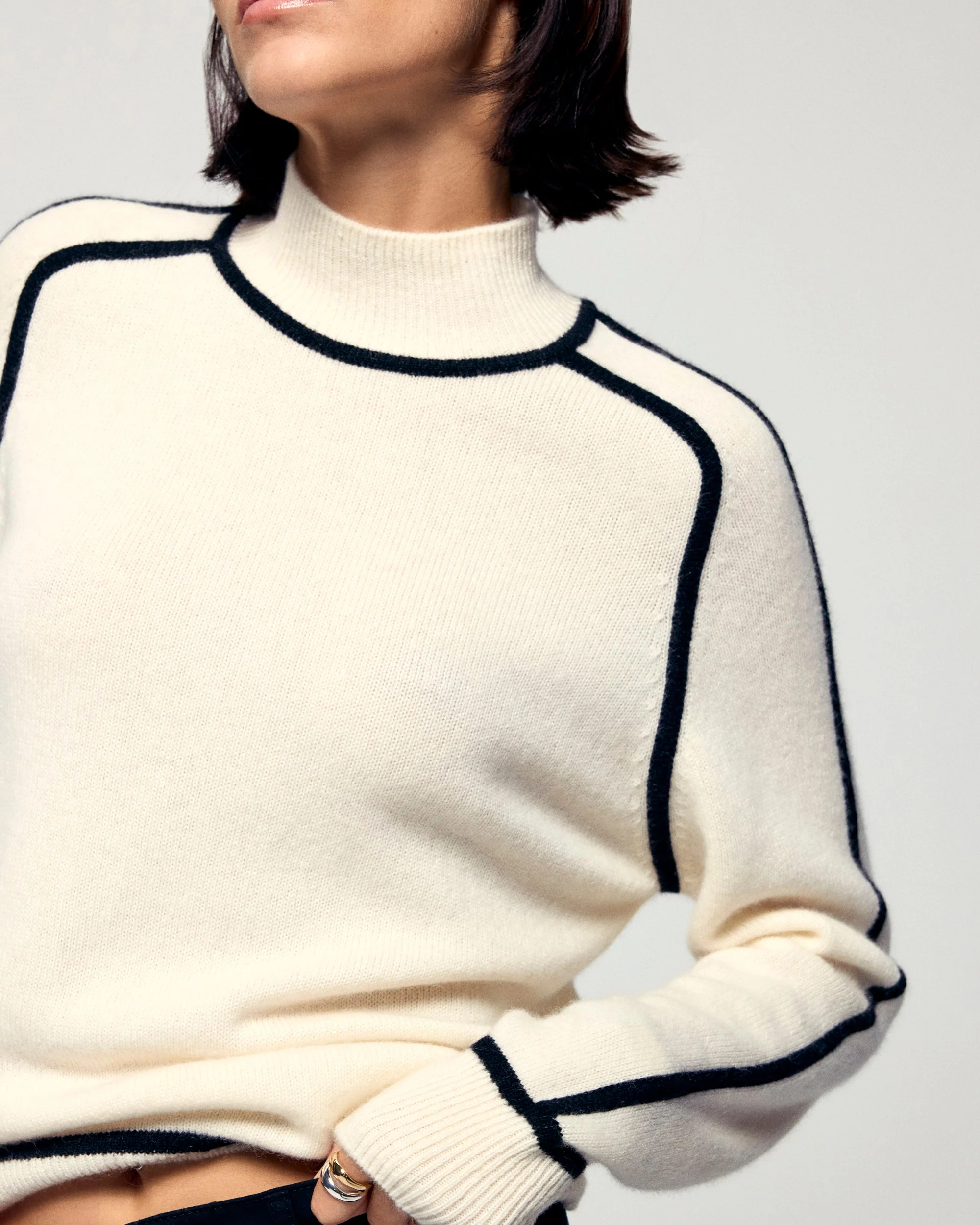 Mock-Neck Sweater with Contrast Edges (H25 / FEMME / White) - Image 2