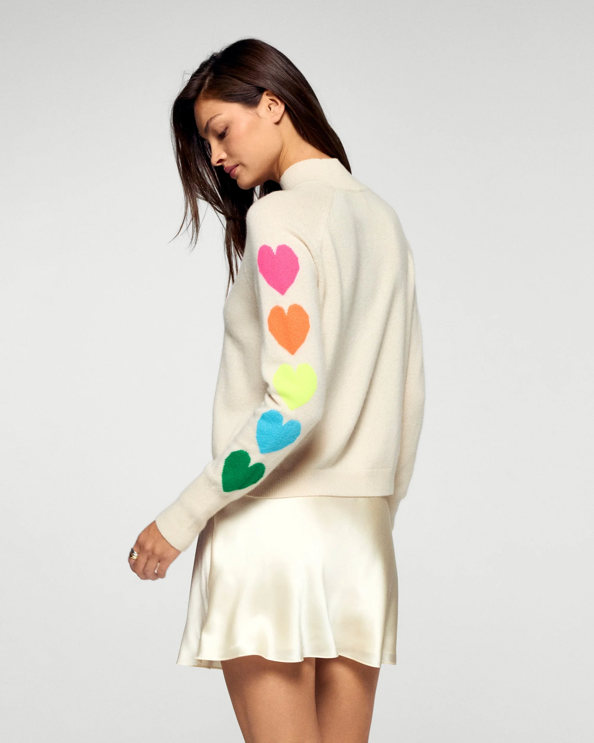 Mock Neck Sweater Multicolored Hearts (H25 / WOMEN / Sand) - Image 2