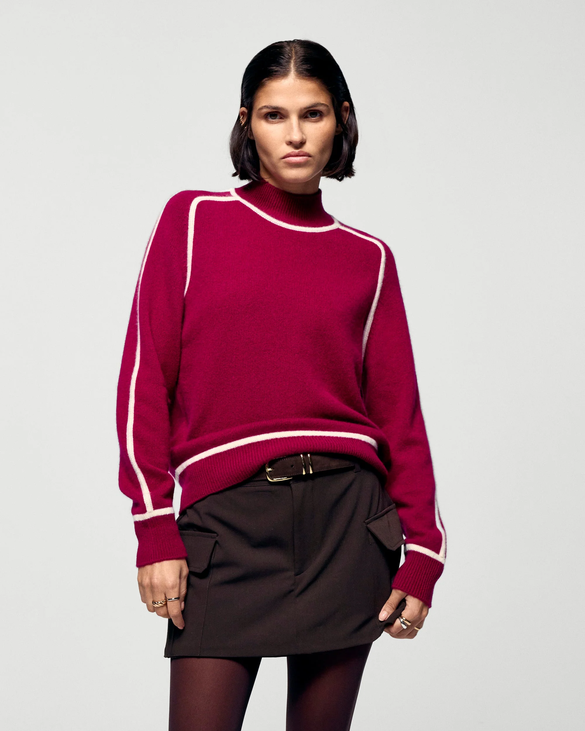 Mock-Neck Sweater with Contrast Edges (H25 / FEMME / Solar Burgundy)