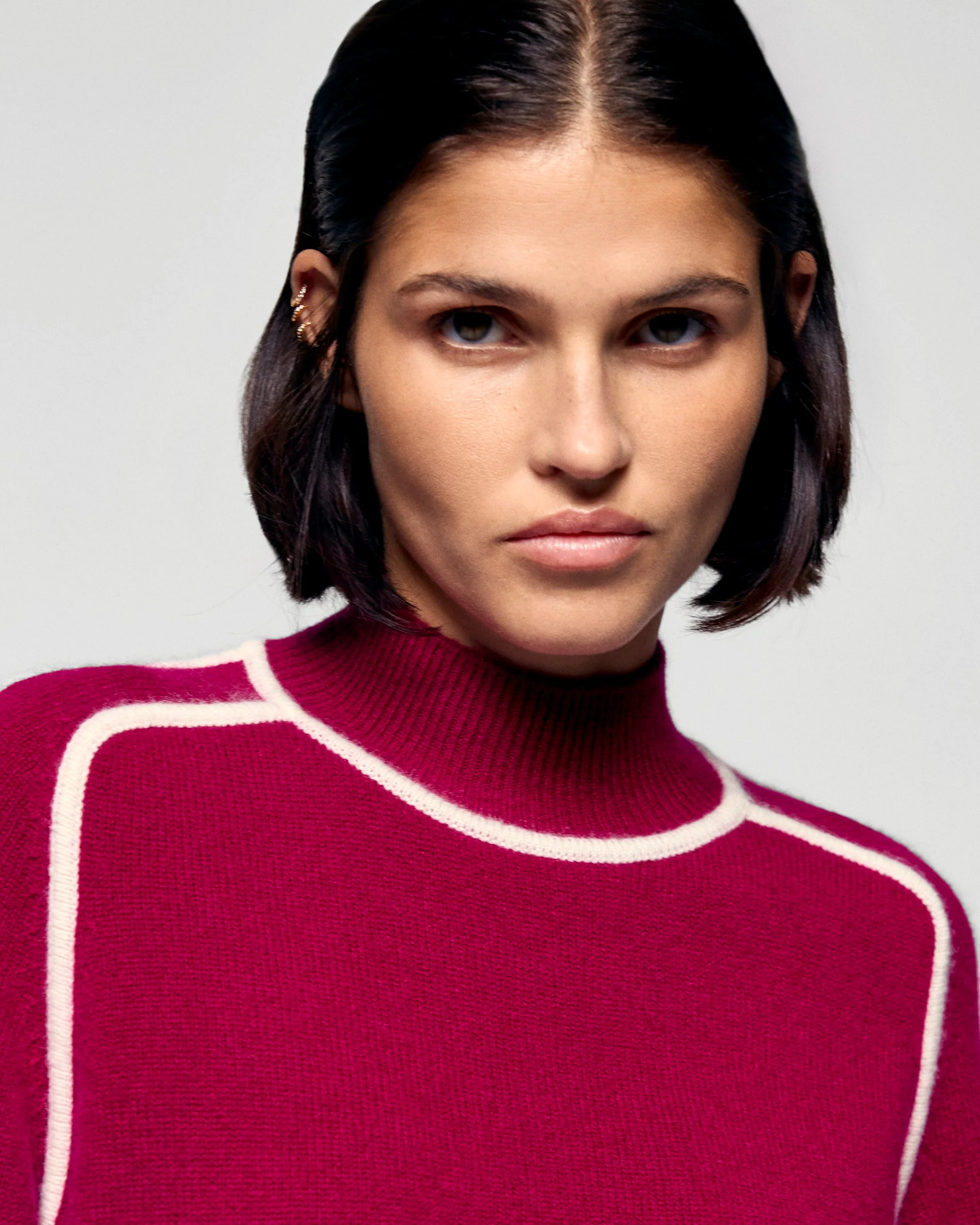 Mock-Neck Sweater with Contrast Edges (H25 / FEMME / Solar Burgundy) - Image 2