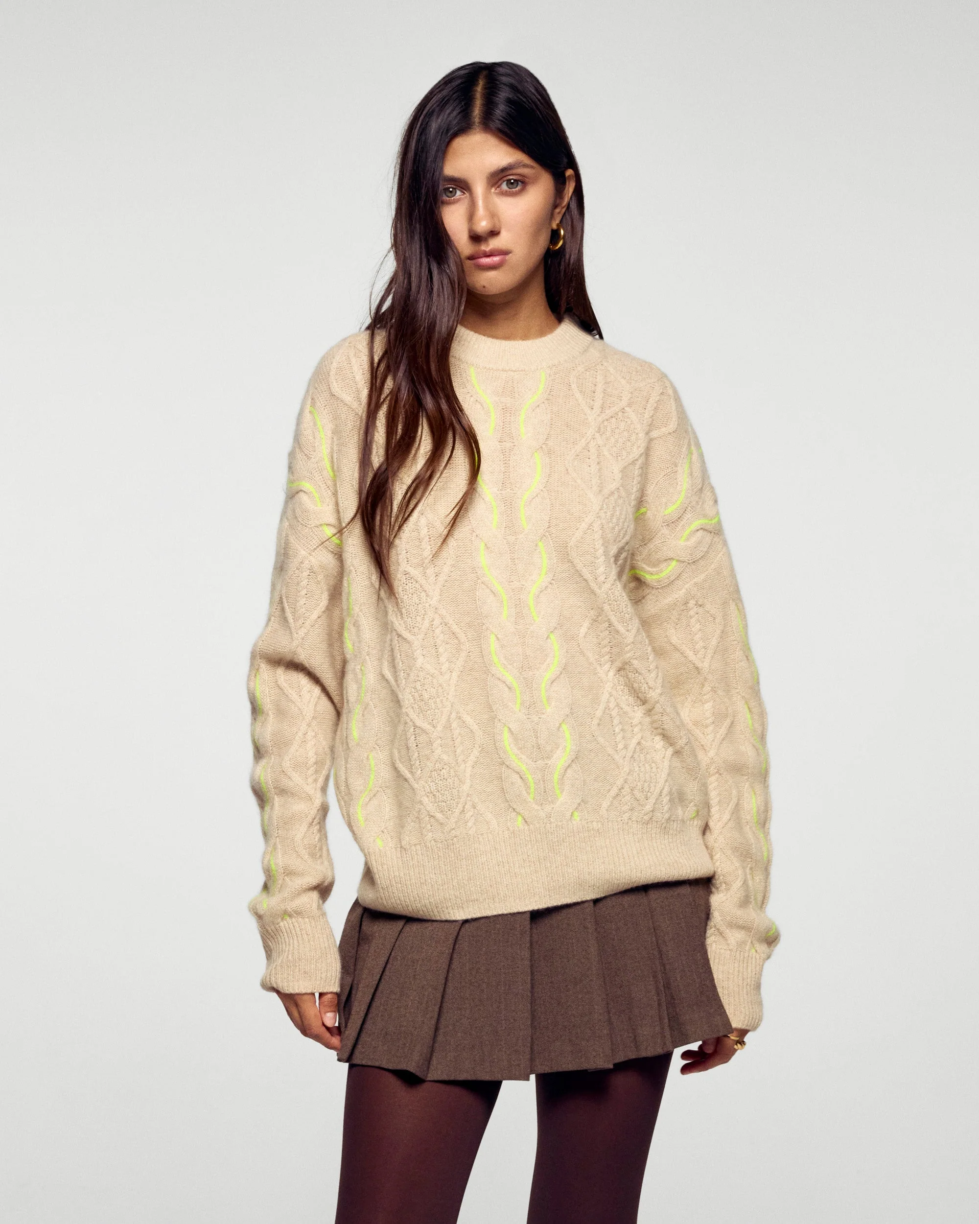 Crew Neck Two-Tone Cable Knit Sweater (H25 / FEMME / Heather Beige)