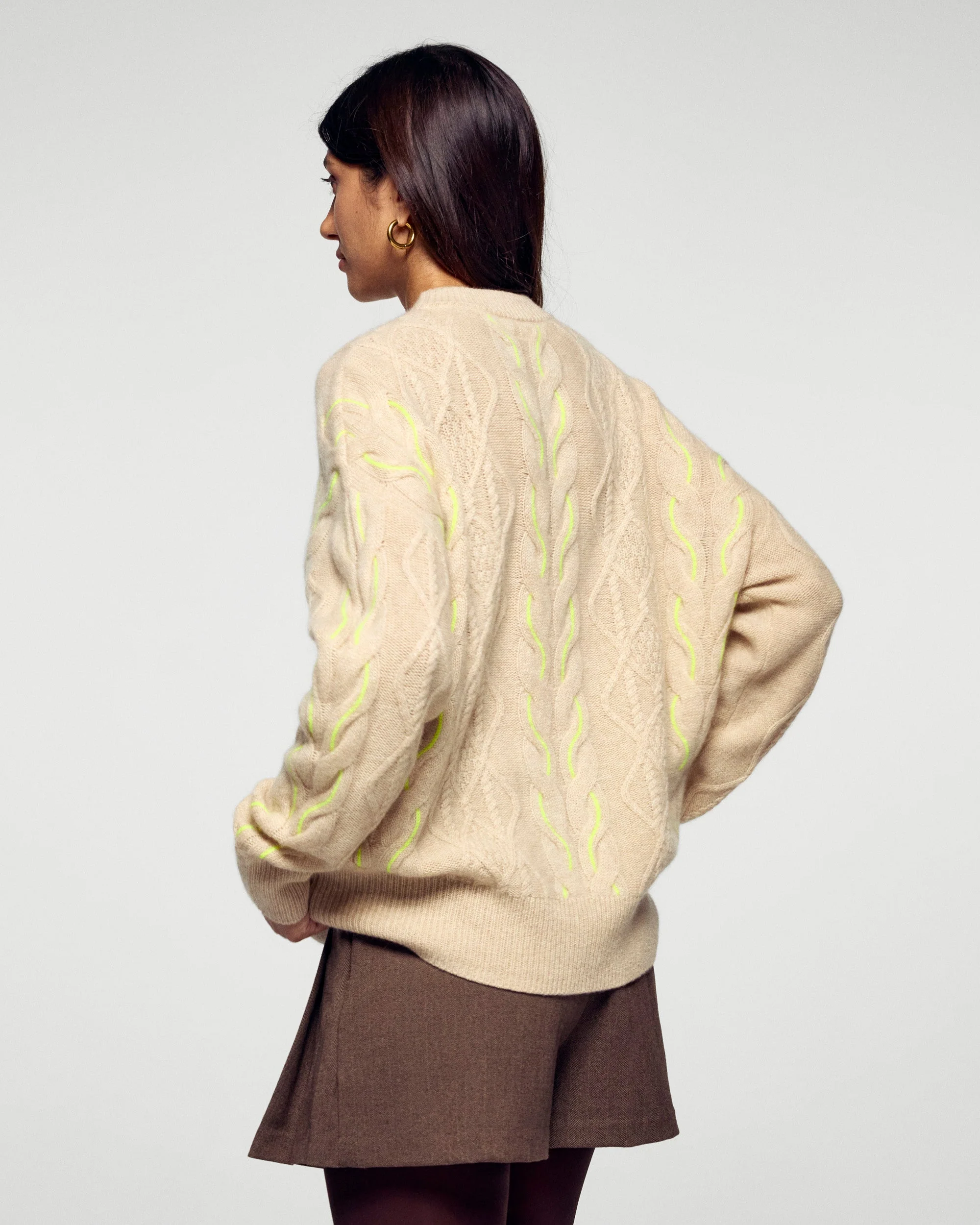 Crew Neck Two-Tone Cable Knit Sweater (H25 / FEMME / Heather Beige) - Image 4