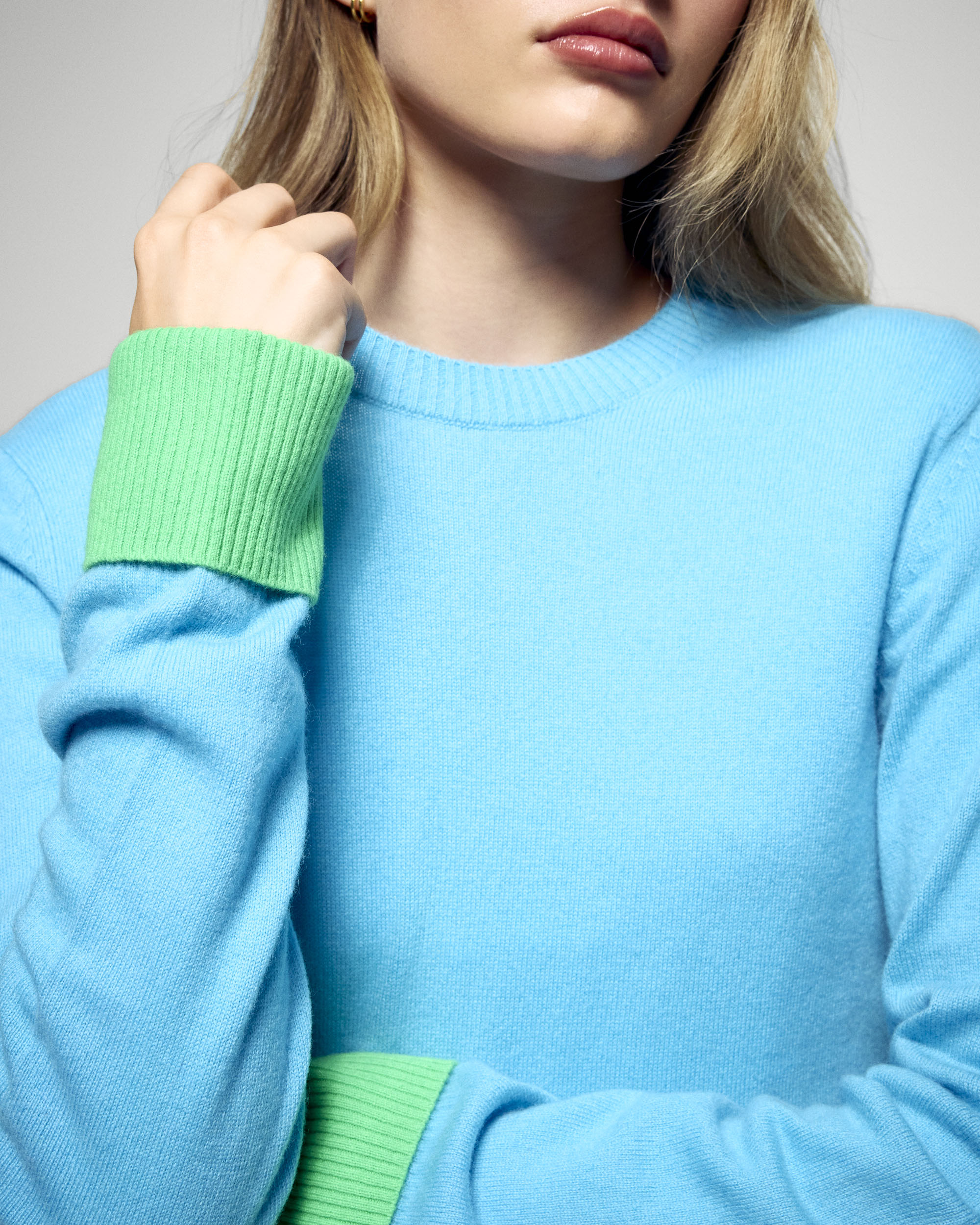 Crew Neck Sweater (H25 / FEMME / Candy Blue) - Image 2