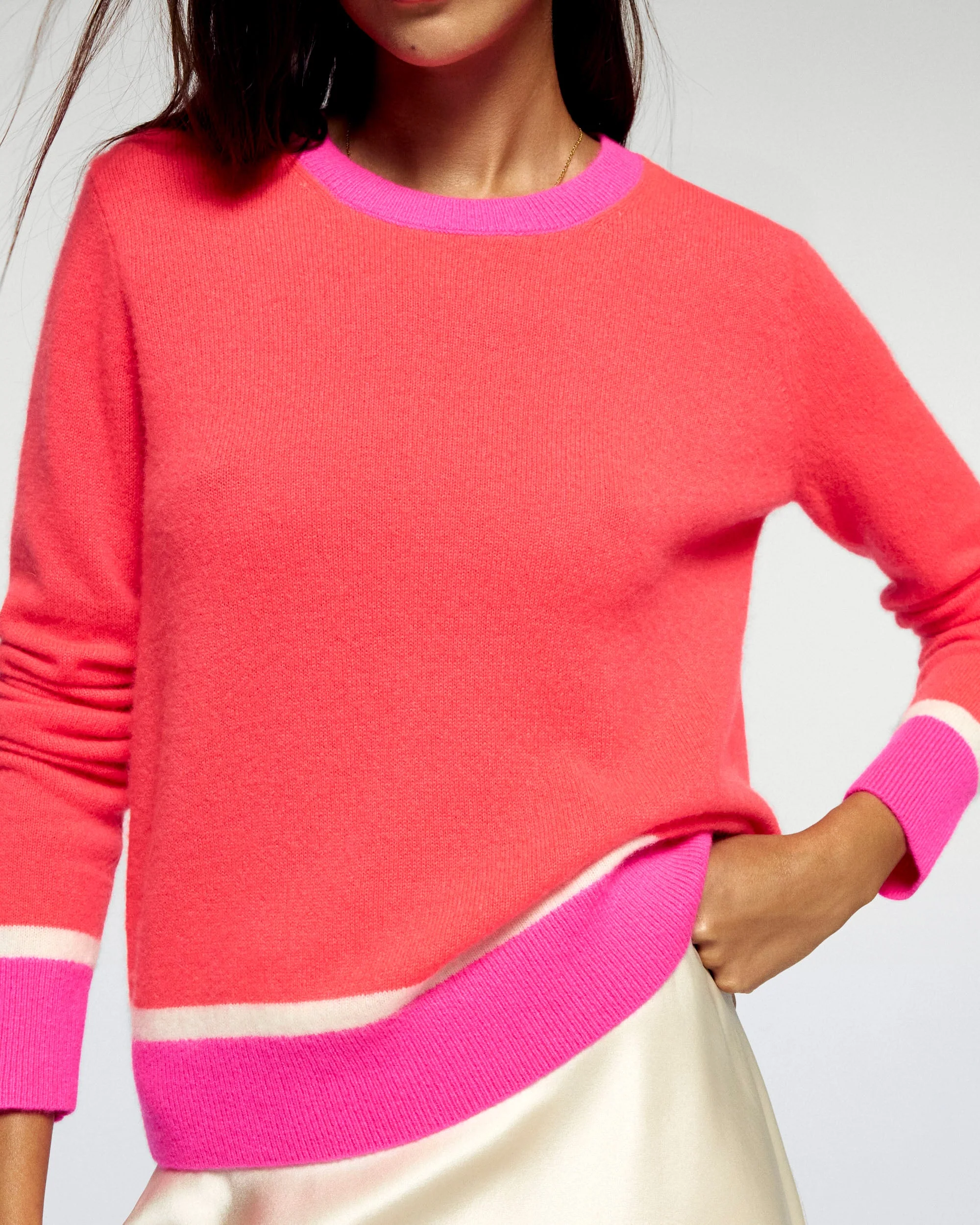 Two-Tone Contrast Crewneck Sweater (H25 / FEMME / Cosmic Coral) - Image 2