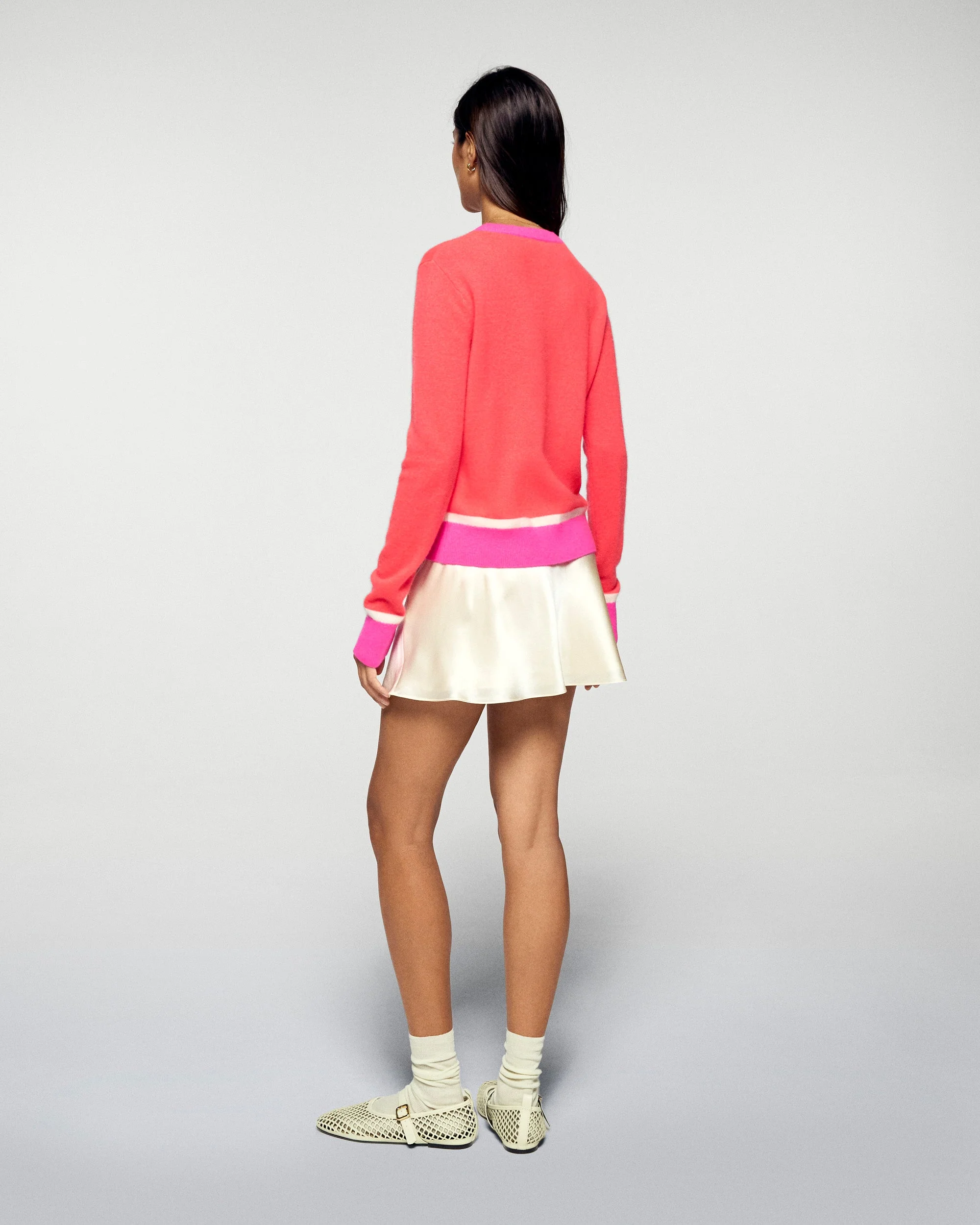 Two-Tone Contrast Crewneck Sweater (H25 / FEMME / Cosmic Coral) - Image 4
