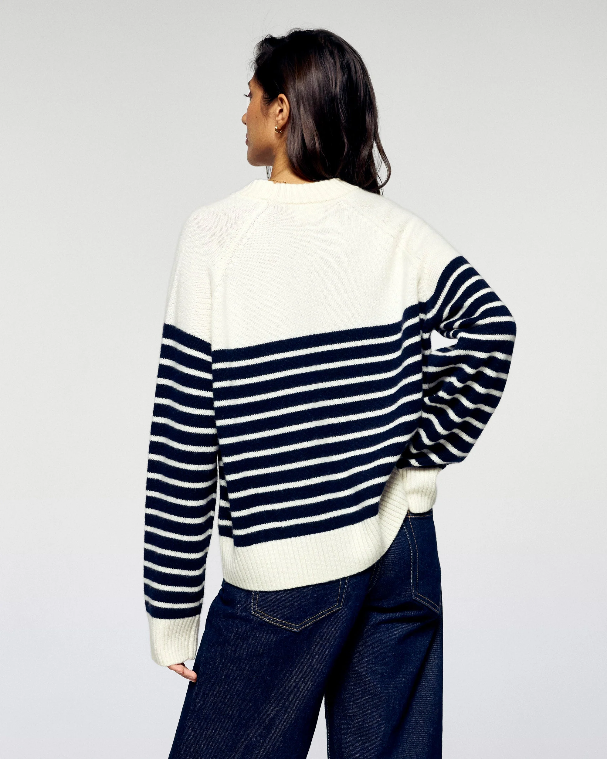 Crewneck Sweater (H25 / WOMEN / White) - Image 4