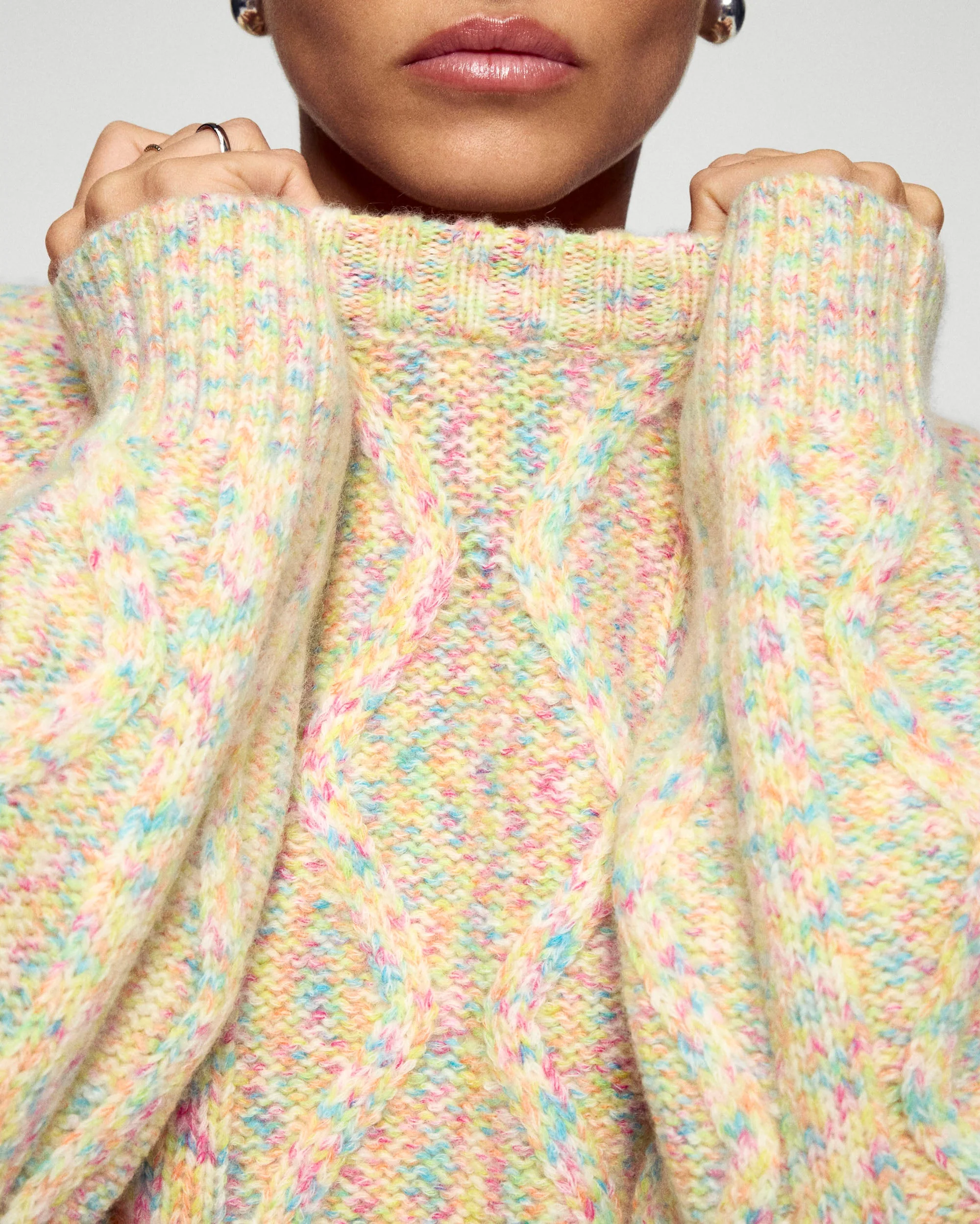 Multicolor Crew Neck Cable Knit Sweater (H25 / FEMME / Multico)