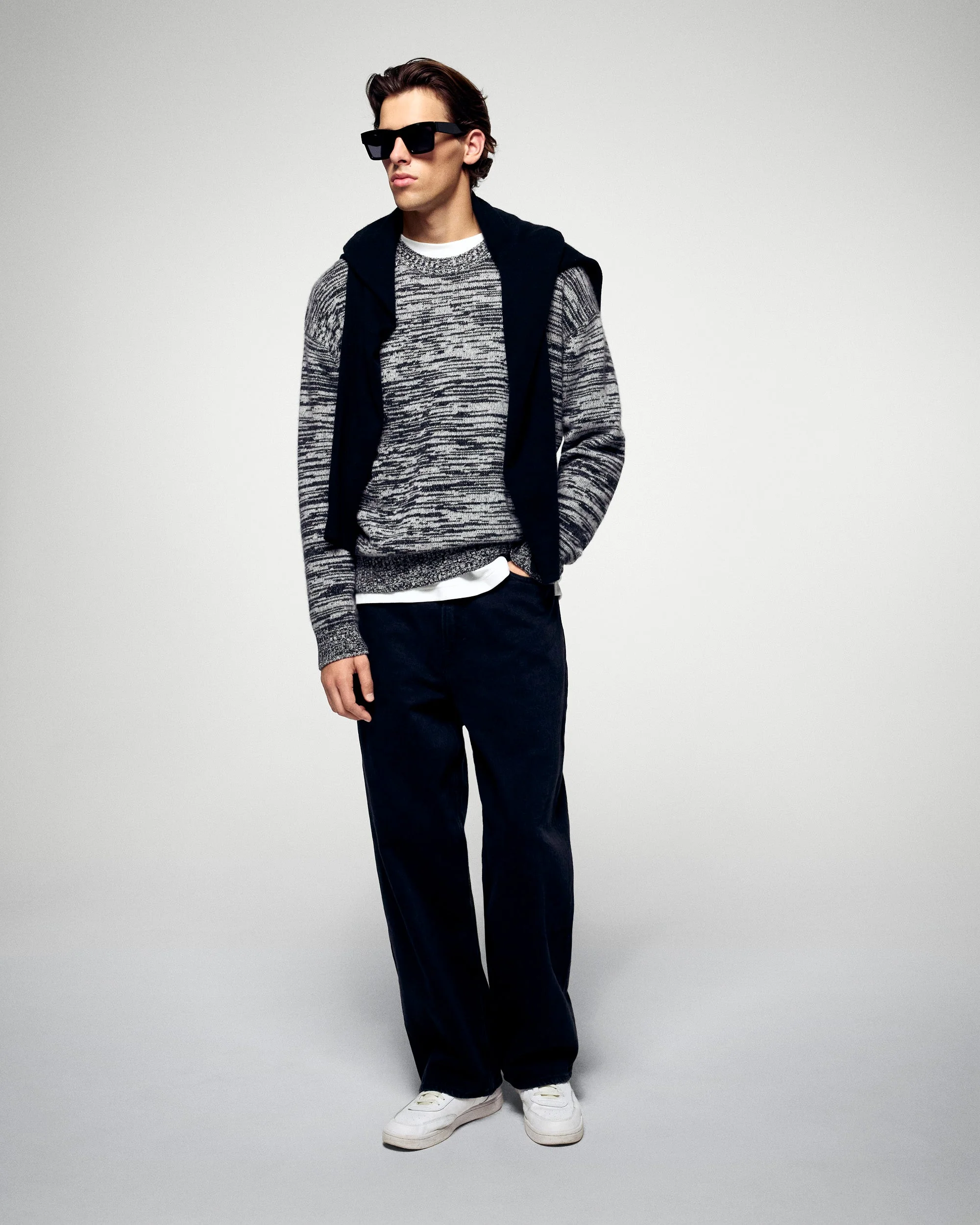 Crew Neck Sweater (H25 / HOMME / Magic Black) - Image 2