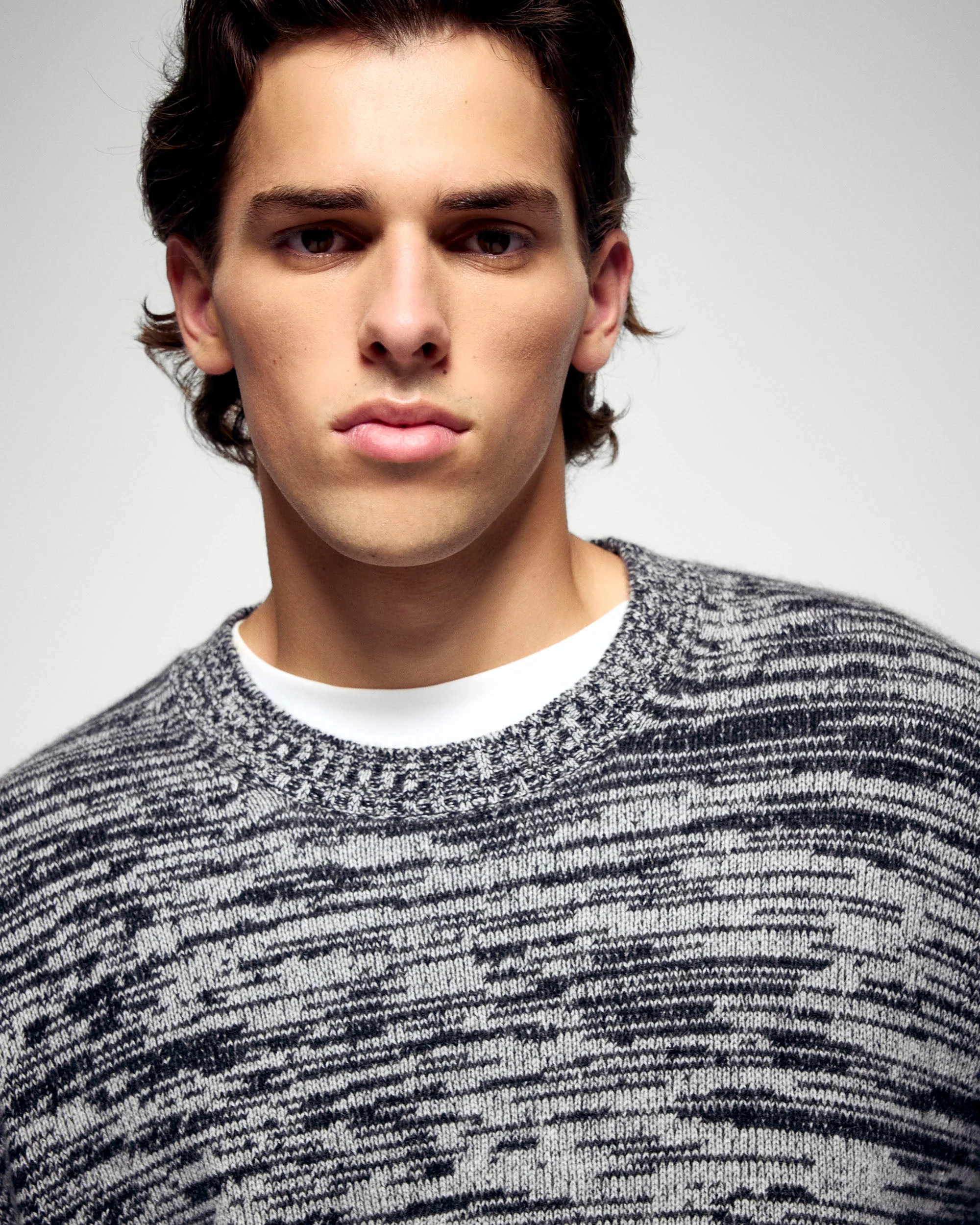 Crew Neck Sweater (H25 / HOMME / Magic Black) - Image 4