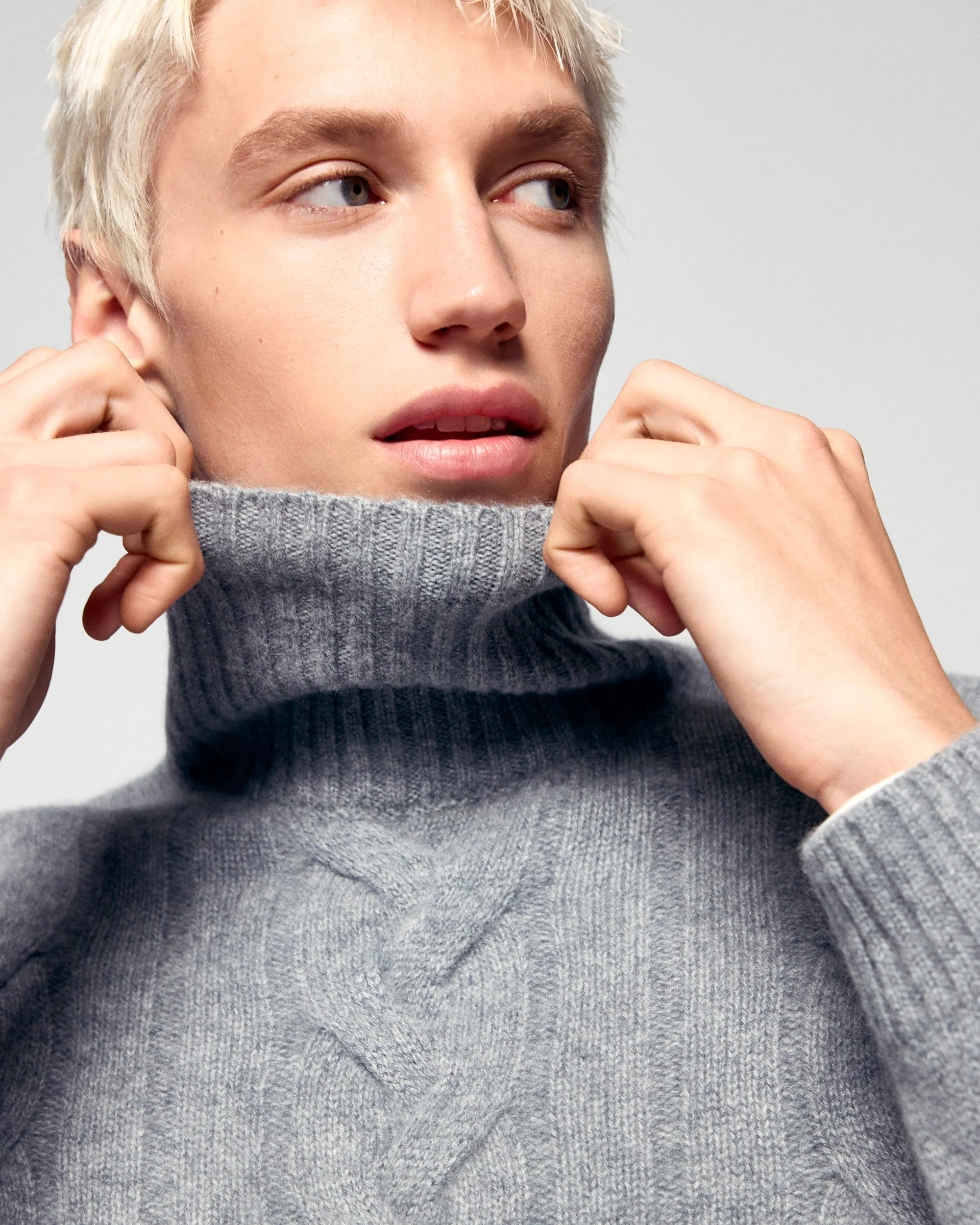 Cable-knit Turtleneck Sweater (H25 / HOMME / Dark Heather Gray) - Image 2