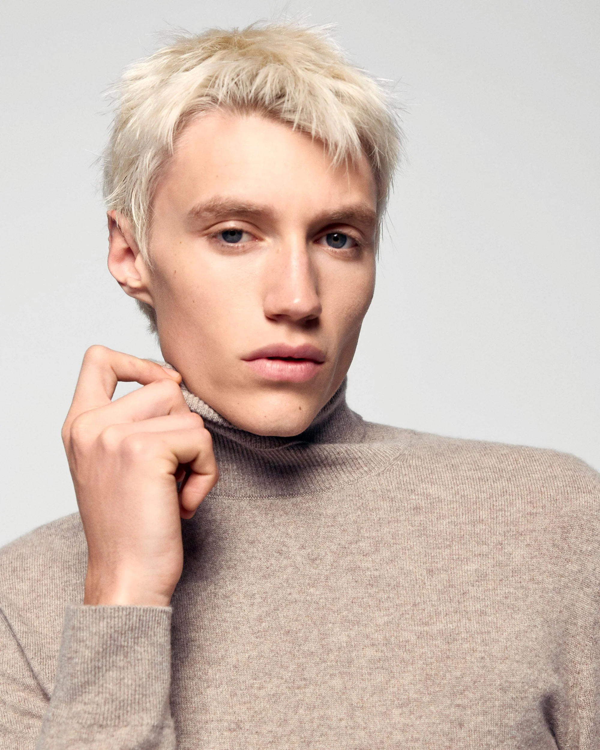 Basic Turtleneck Sweater (H25 / HOMME / Taupe) - Image 2