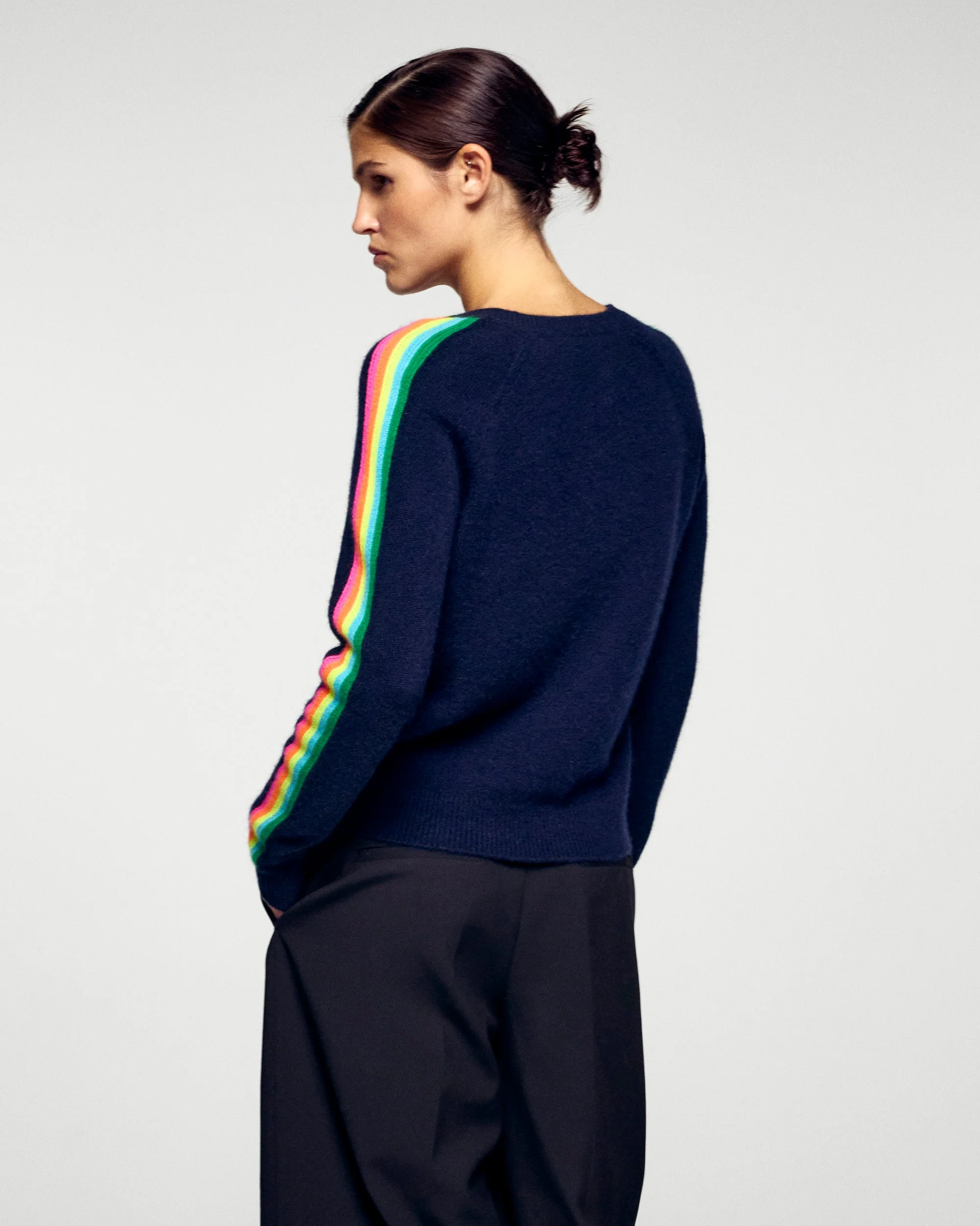 Multicolored V-Neck Sweater (H25 / FEMME / Navy) - Image 4
