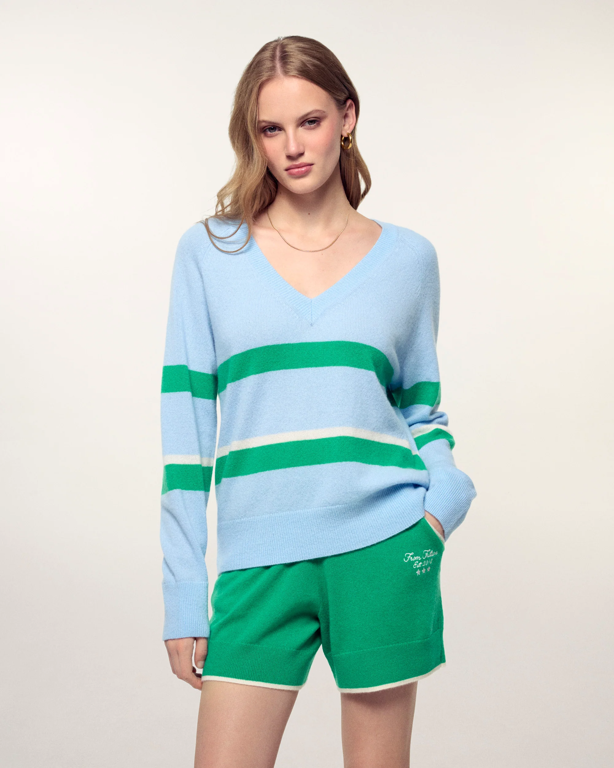 Two-Tone Striped V-neck Sweater (S26/ FEMME/ Baby Blue)