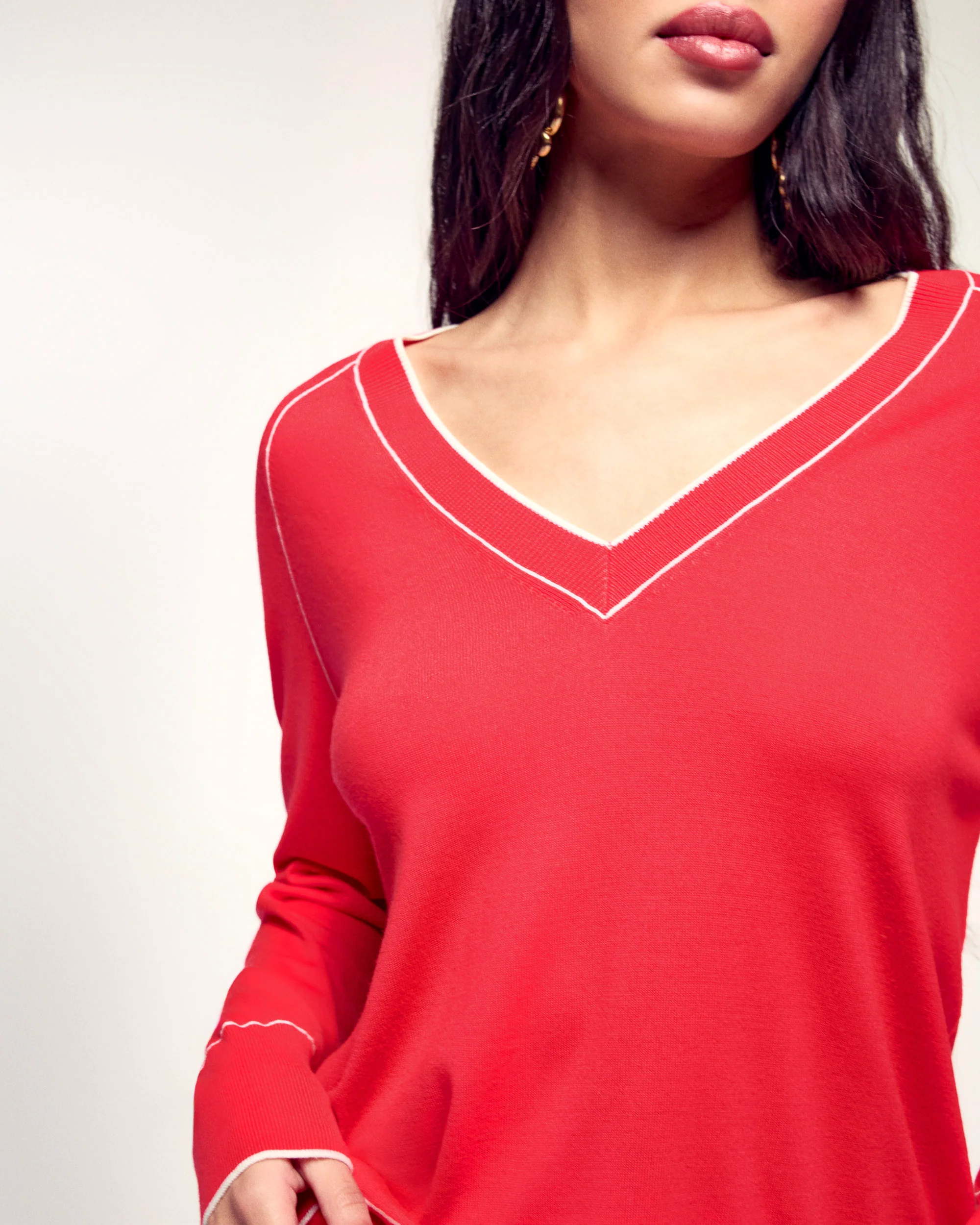 Contrasting Trim V-neck Sweater (S26 / FEMME / Love Coral / RWS) - Image 5