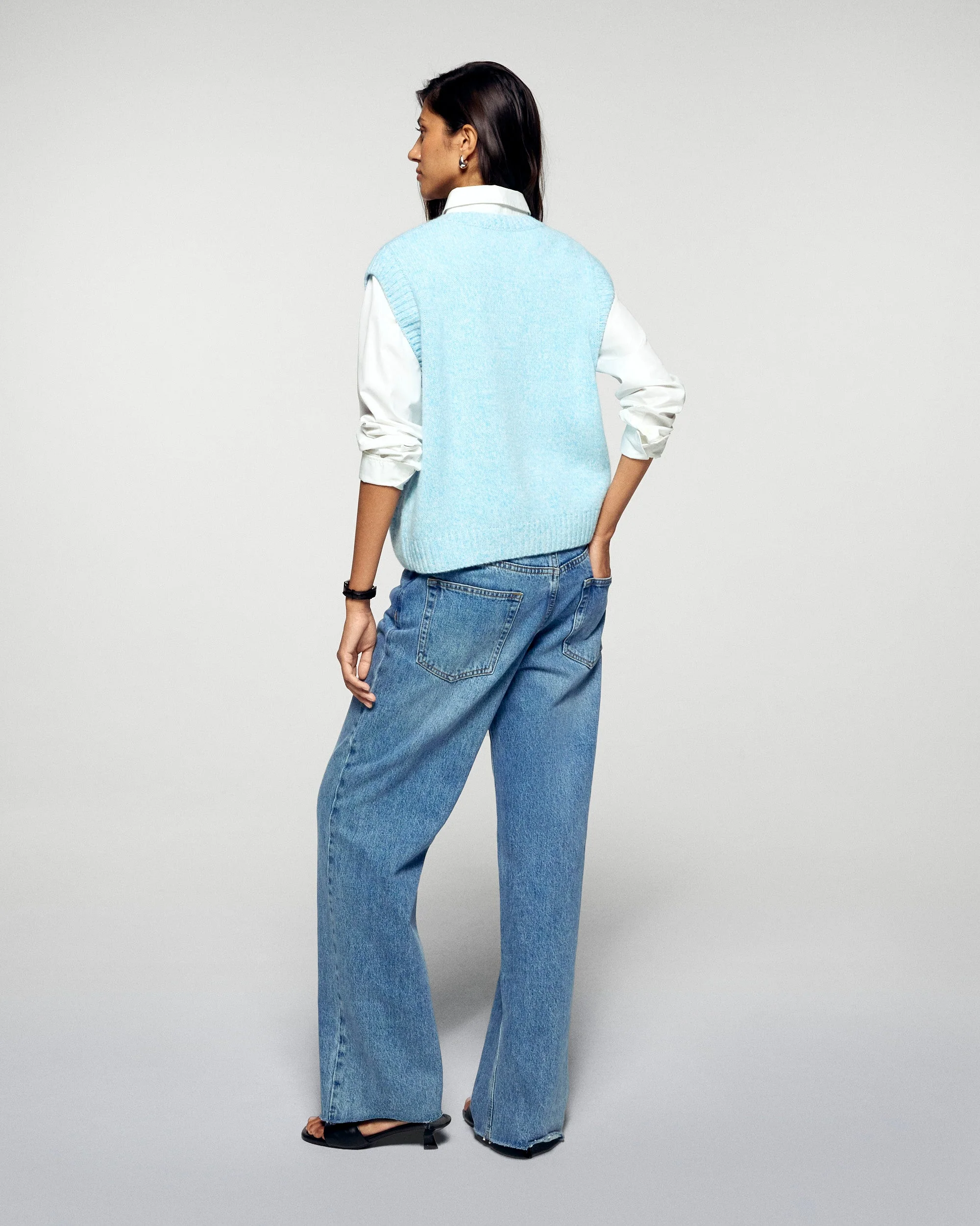Sleeveless Sweater (H25 / WOMEN / Fairytale Blue) - Image 4