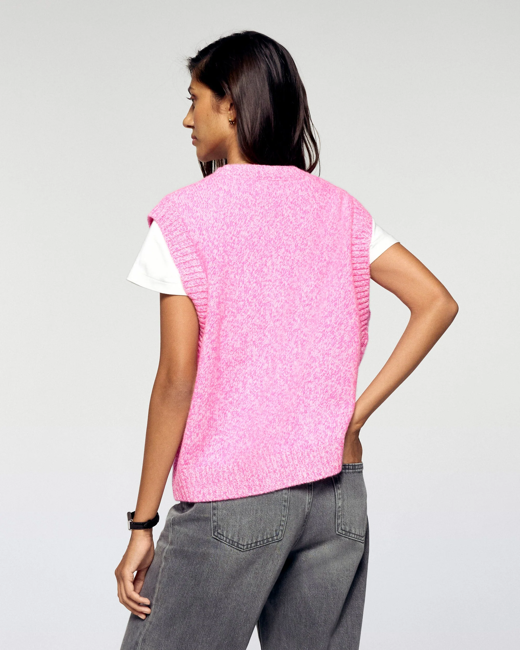 Sleeveless Sweater (H25 / WOMEN / Luminous Pink) - Image 4