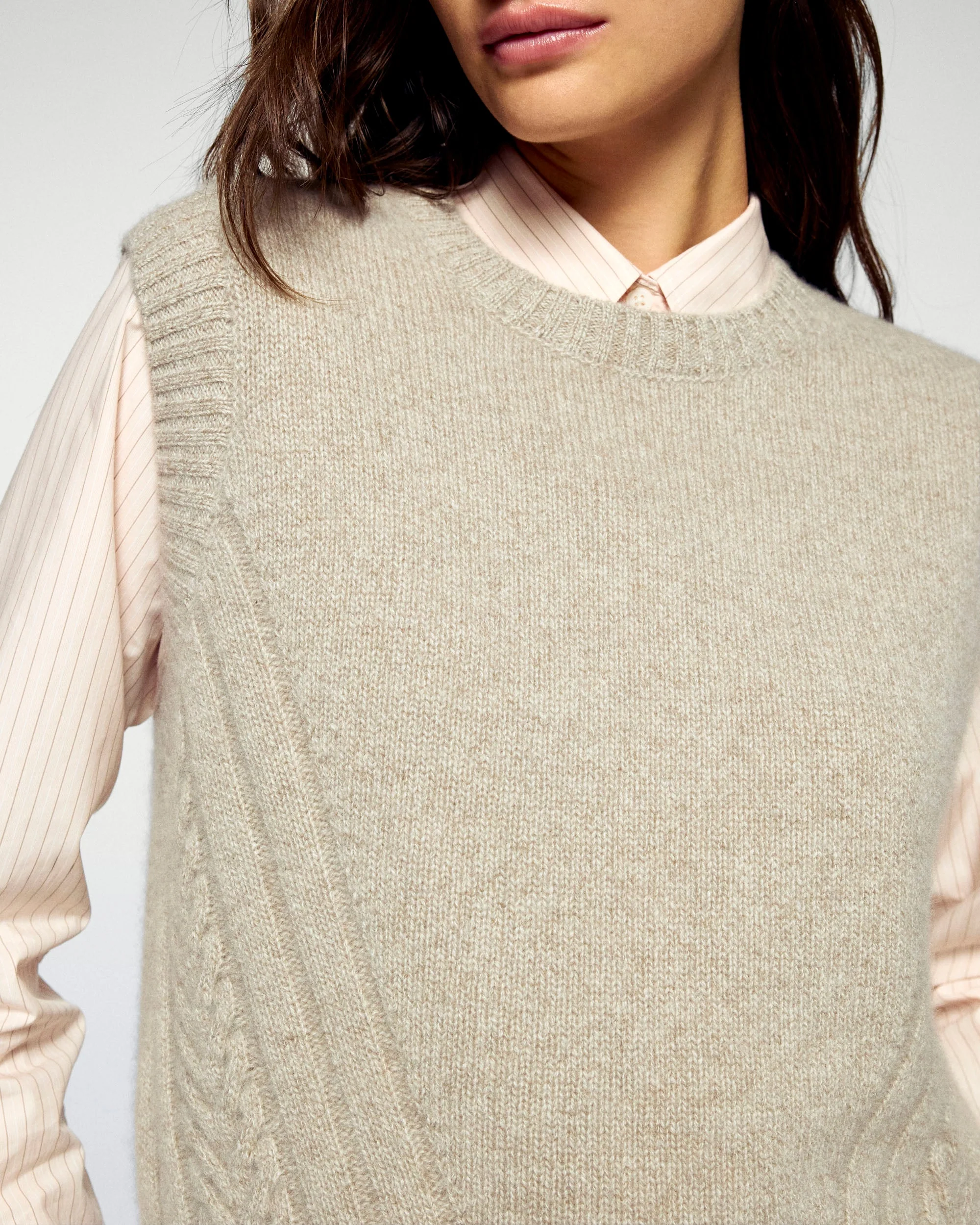 Sleeveless Sweater (H25 / WOMEN / Taupe) - Image 2