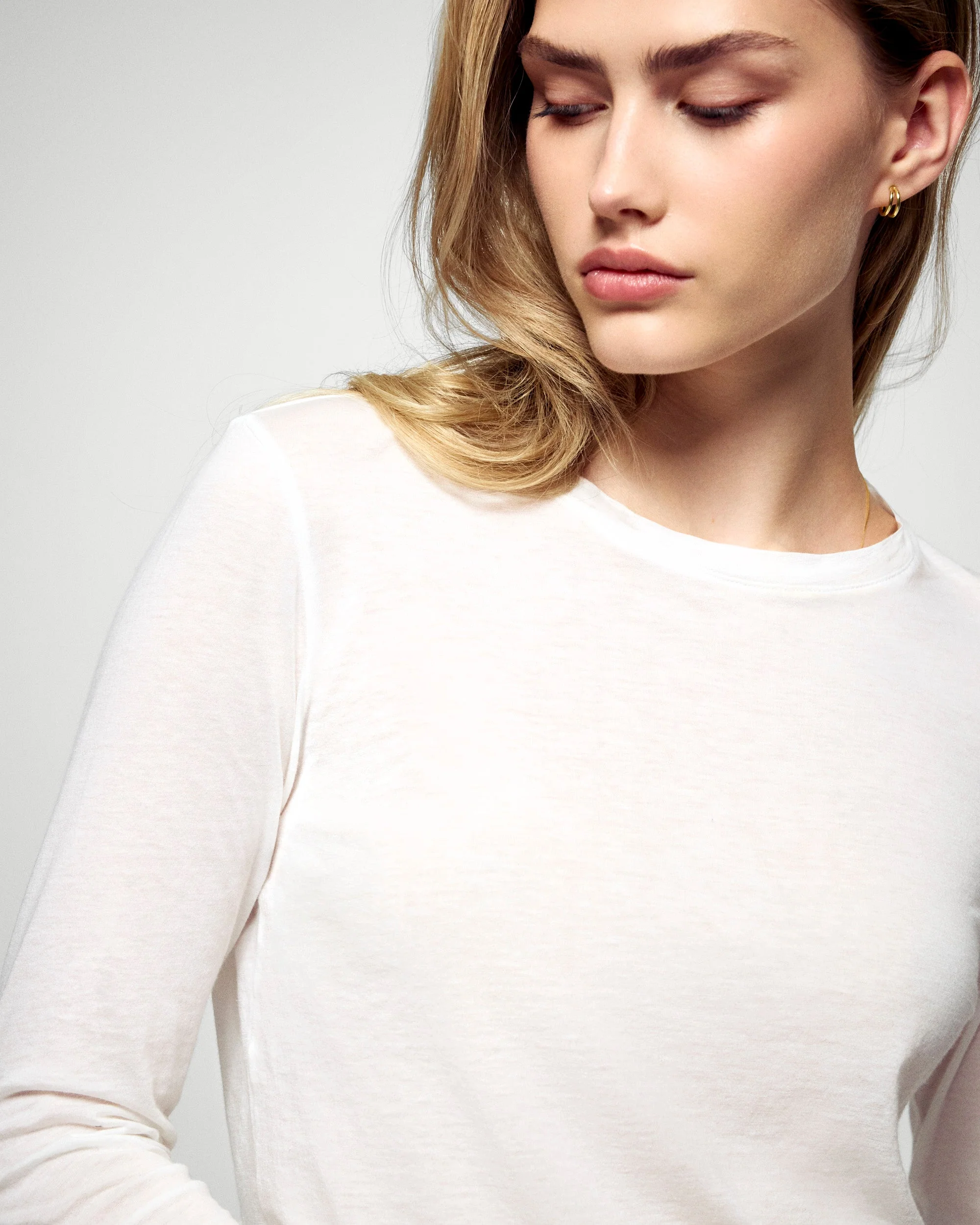 Long Sleeve Crew Neck T-shirt (H25 / FEMME / White) - Image 4