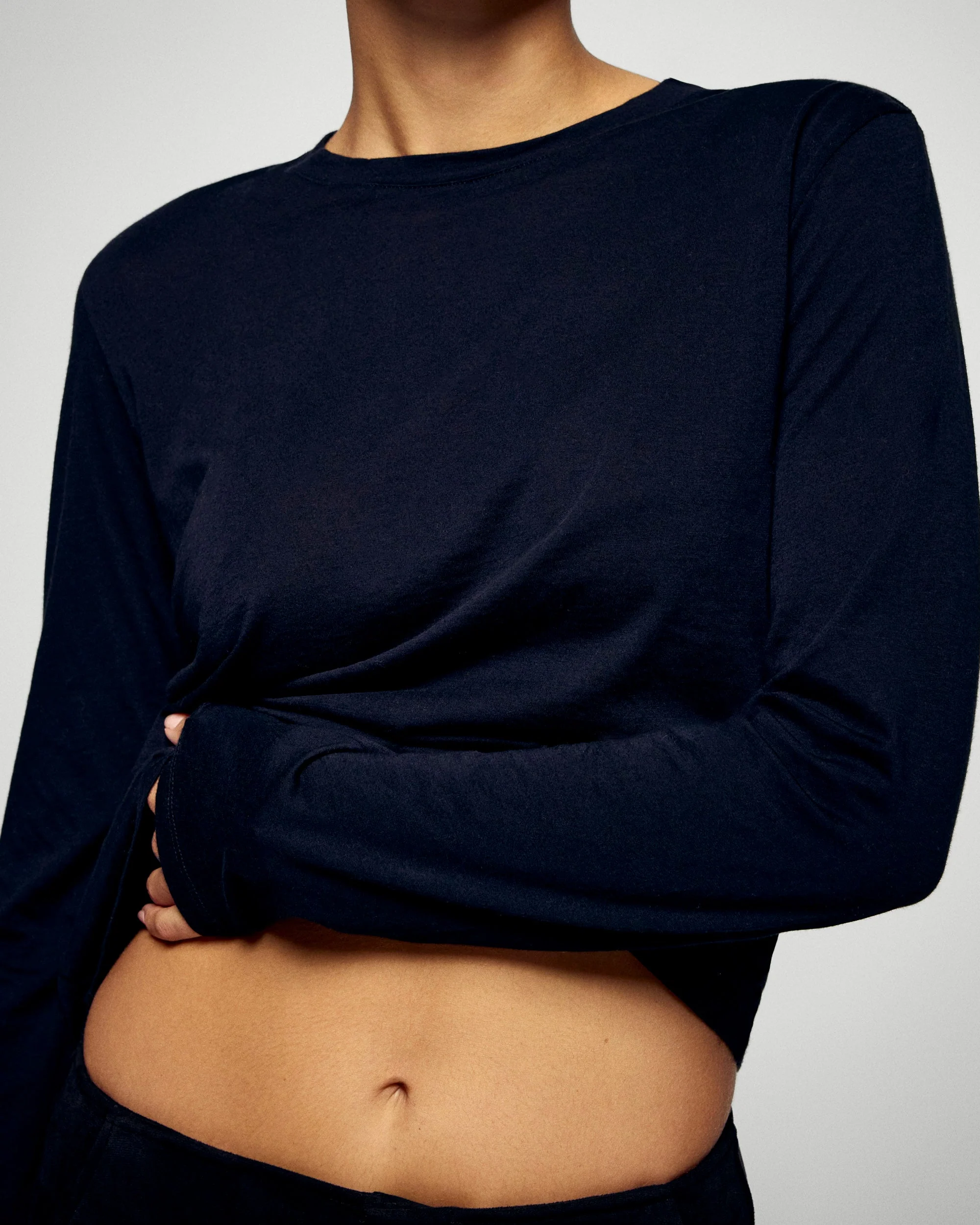 Long Sleeve Crew Neck T-shirt (H25 / FEMME / Black) - Image 4