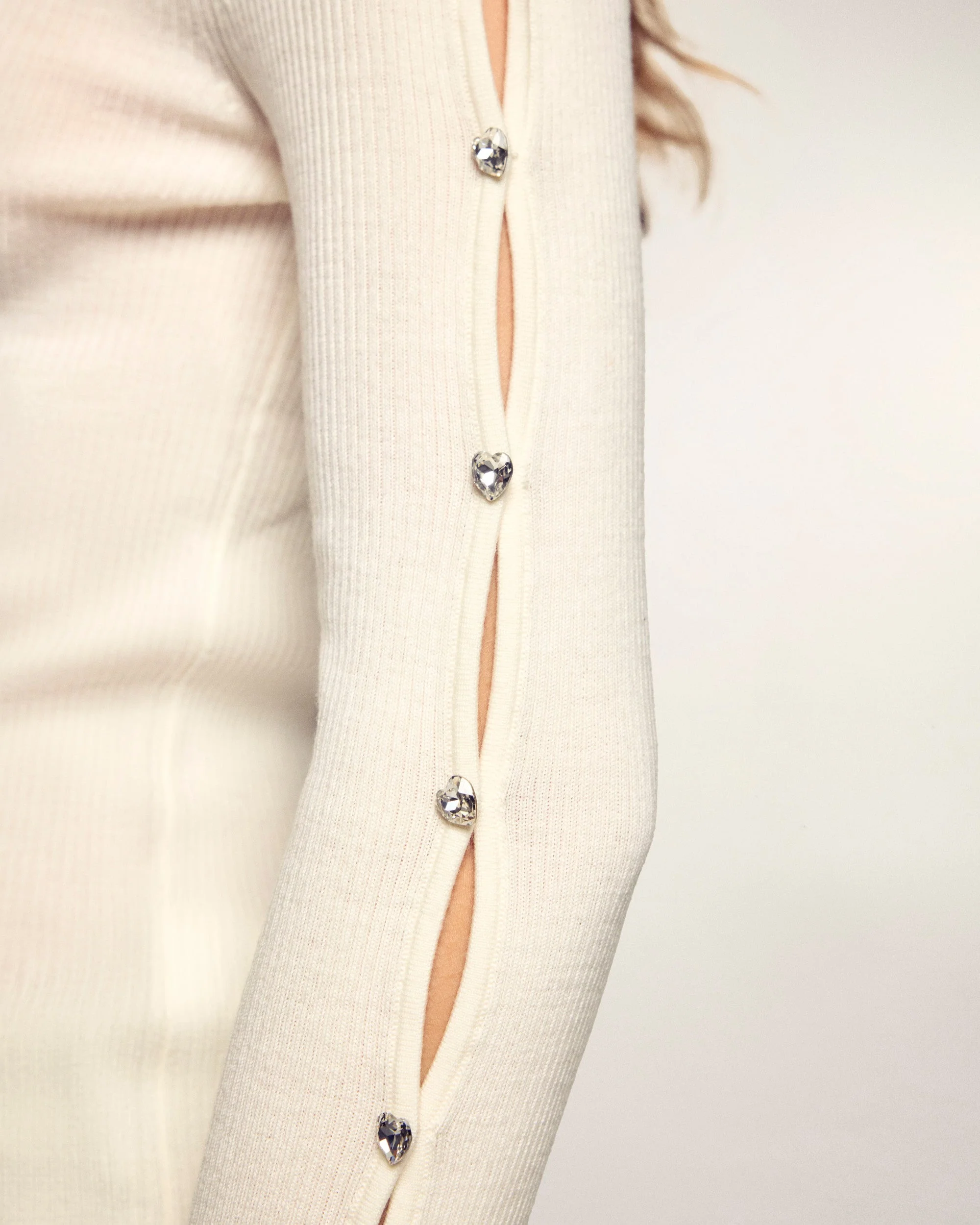 Crewneck Top with Heart Buttons on Sleeves (S26 / FEMME / ECRU / RWS) - Image 4